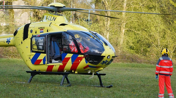 Traumahelikopter ingezet voor incident in Vries (video)