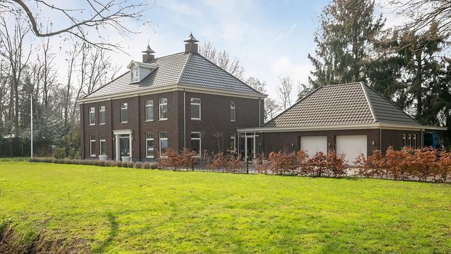 Te koop in Drenthe: Vrijstaand herenhuis met dubbele garage op 3090 mÂ²