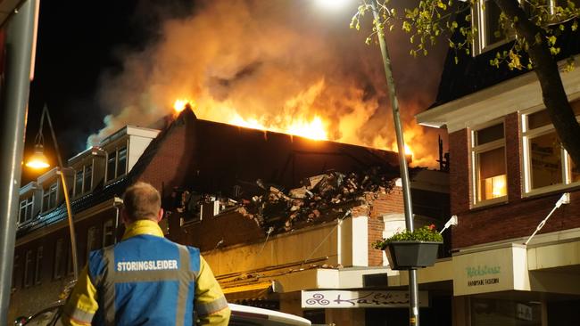Grote brand verwoest woningen in centrum van Veendam (Video)