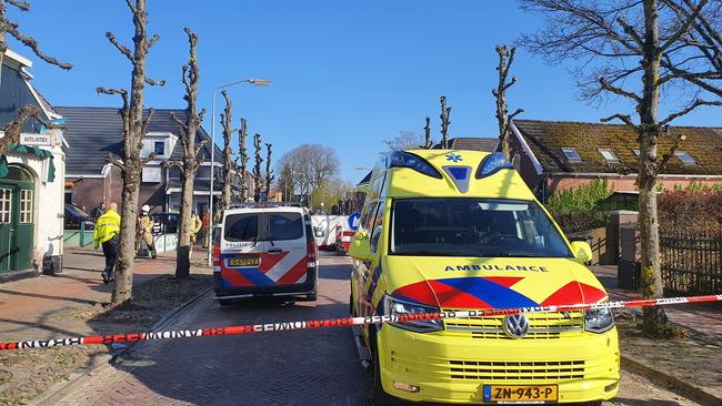 Traumahelikopter bij ernstig ongeval: auto botst op huis en boom (Video)