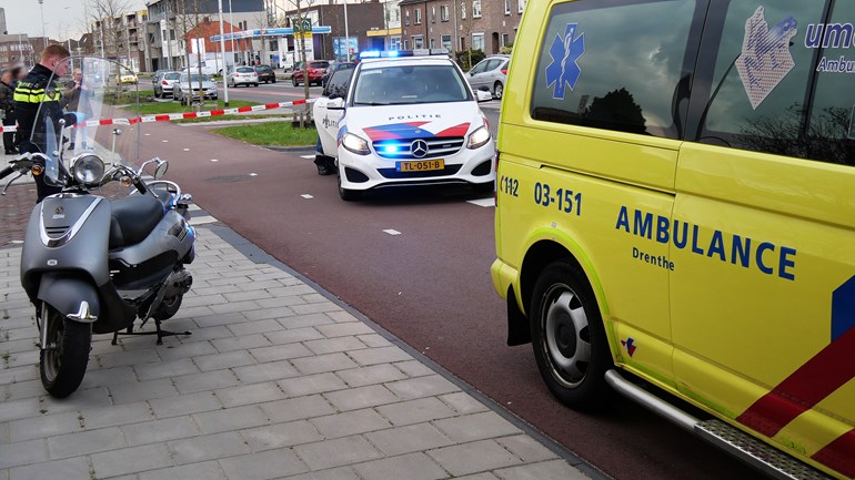 Twee gewonden bij aanrijding met scooter (Video)