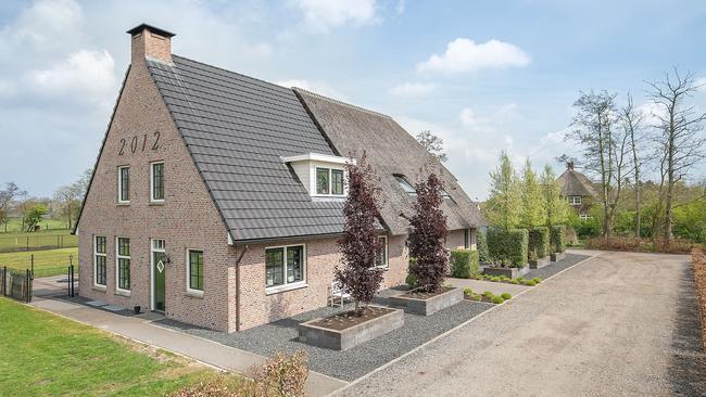 Te koop in Drenthe: Luxueus en zeer royaal landhuis met volledig geÃ¯soleerd bijgebouw