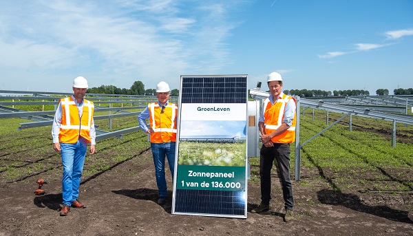 Bouw Zonnepark Exloosche Landen officieel van start met plaatsing eerste zonnepaneel