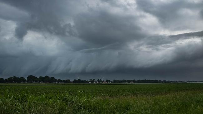 Zondag kans op enkele stevige onweersbuien