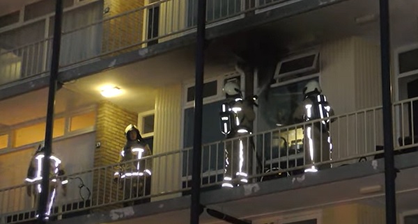 Negen flatwoningen ontruimd na brand (video)