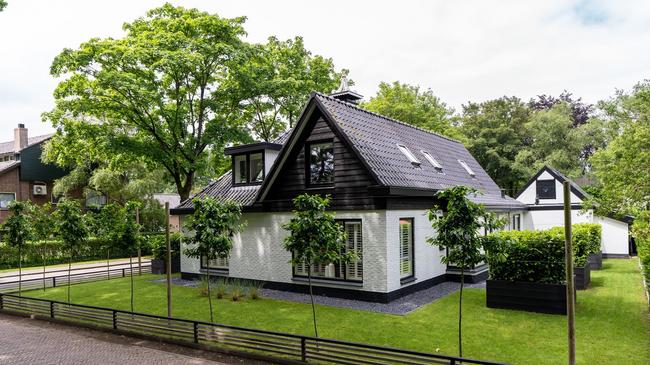 Te koop in Drenthe: Gemoderniseerde vrijstaande luxe villa met een royale besloten tuin