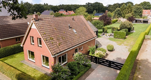 Te koop in Drenthe: Uitstekend onderhouden, modern vrijstaand woonhuis met verzorgde tuin en sauna