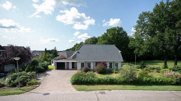 Te koop in Drenthe: vrijstaande woning met serre en 807 mÂ² eigen grond