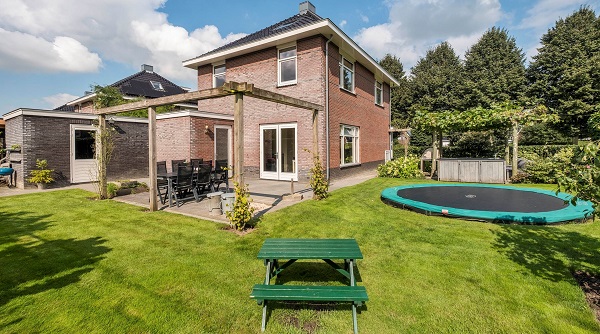 Te koop in Drenthe: ideale vrijstaande gezinswoning met ruime tuin en vier slaapkamers