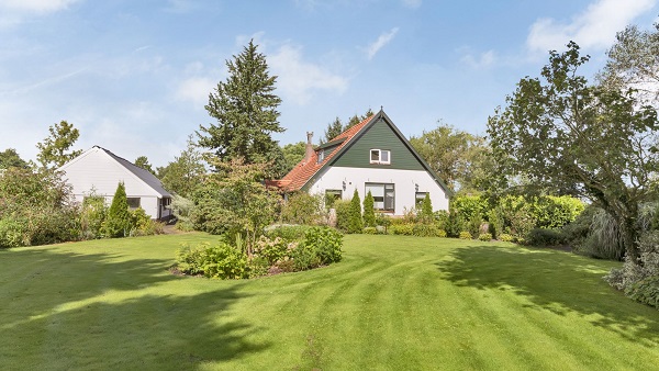 Te koop in Drenthe: landelijk gelegen vrijstaande woonboerderij