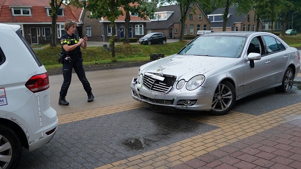 Politie neemt rijbewijs in na forse aanrijding in Smilde 