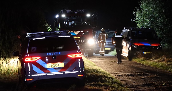 Politiehelikopter, honden, brandweer en veel politie ingezet voor mogelijk drugslab (video)