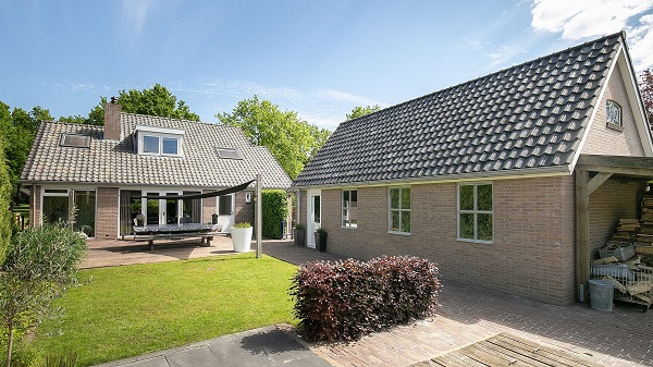 Te koop in Drenthe: vrijstaande woning met vrijstaande garage en bergzolder