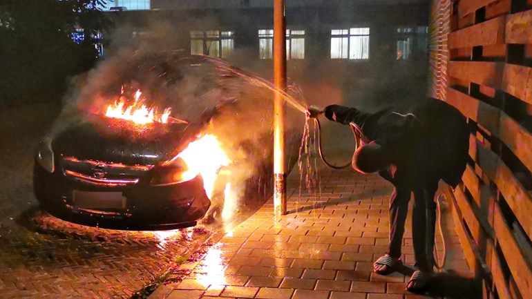 Opnieuw auto uitgebrand in Hoogeveen (Video)