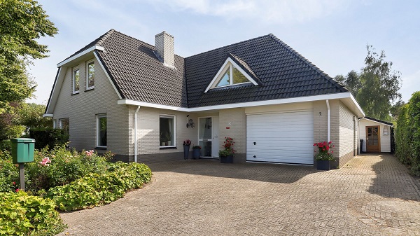 Te koop in Drenthe: vrijstaande villa aan het water