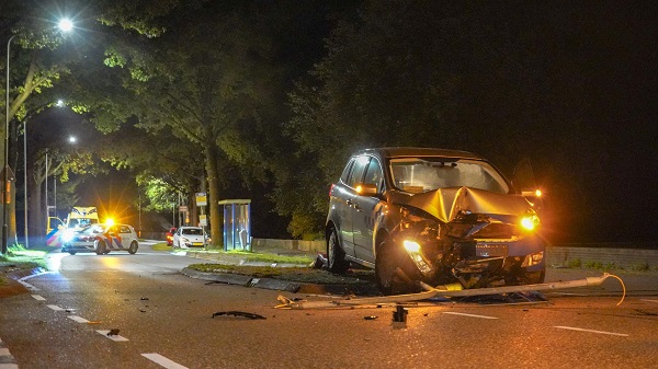 Taxi richt ravage aan bij eenzijdig ongeval (video)