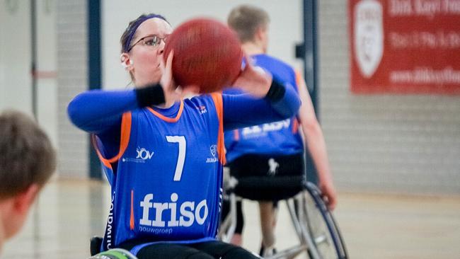 Komende zaterdag 12 uur basketbal plezier in sportcentrum de Hullen