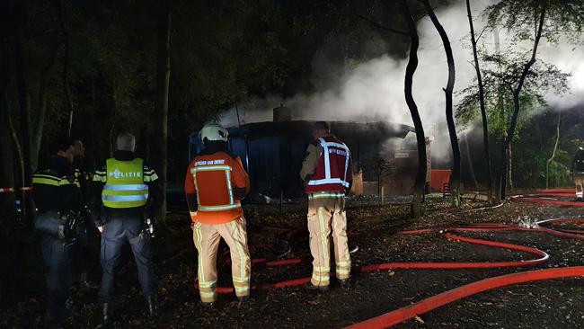 Bungalow op bungalowpark volledig uitgebrand (Video)