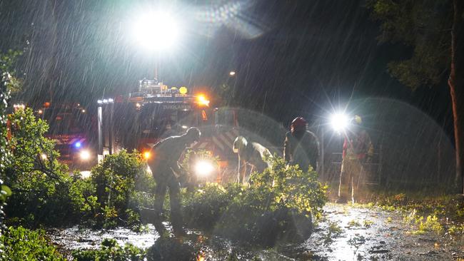 Brandweer moet verschillende keren uitrukken voor stormschades (Video)