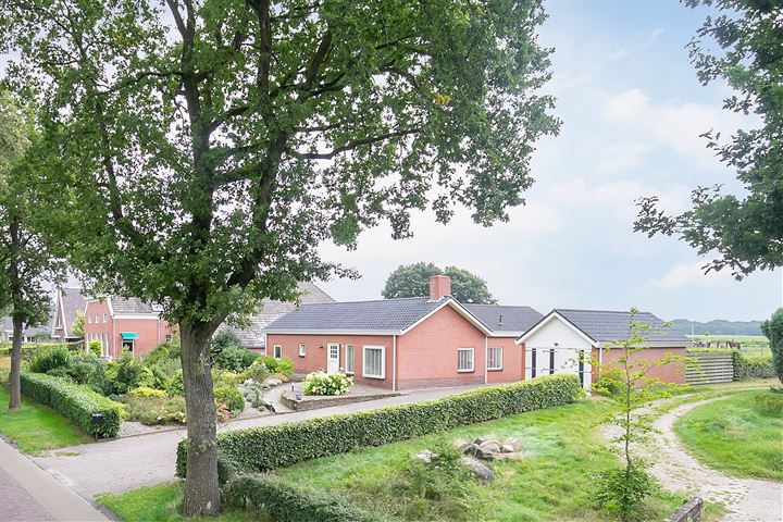 Te koop in Drenthe: vrijstaande bungalow met grote garage