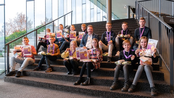 Veertien jonge helden ontvangen een jeugdlintje in gemeente Emmen