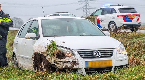 Automobiliste rijdt van de N376 en raakt lichtgewond