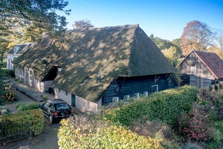 Te koop in Drenthe: rijksmonumentale woonboerderij op groot perceel