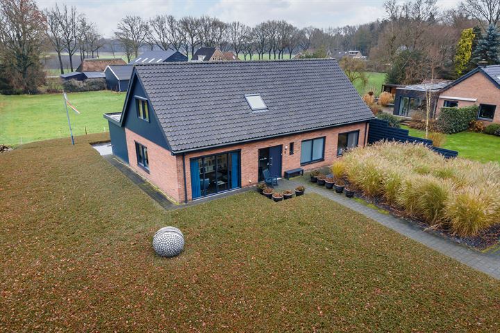 Te koop in Drenthe: vrijstaande semi-bungalow met ruime tuin