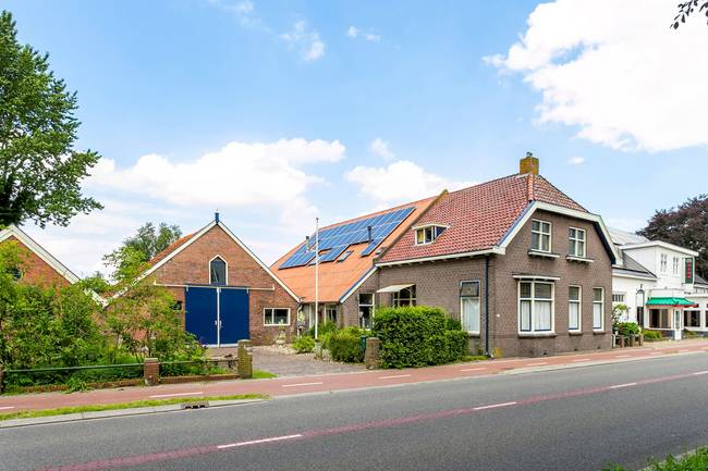 Te koop in Drenthe: karakteristieke woonboerderij met drie bijschuren