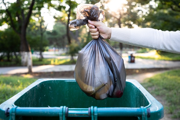 Bewoners hoogbouw gemeente Emmen mogen tien afvalzakken gratis inleveren