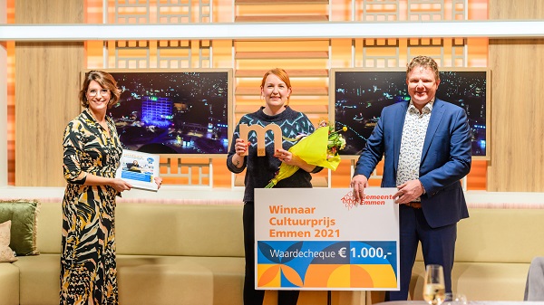 illustrator Mayon Middeljans winnaar de Aanmoedigings Cultuurprijs 2021.