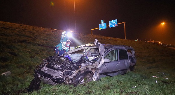 Automobilist raakt gewond na fors ongeval op N34 (video)