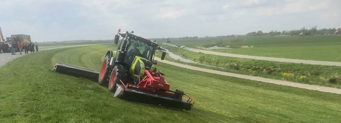 Waterschap maait in vakken voor sterke dijken en biodiversiteit 