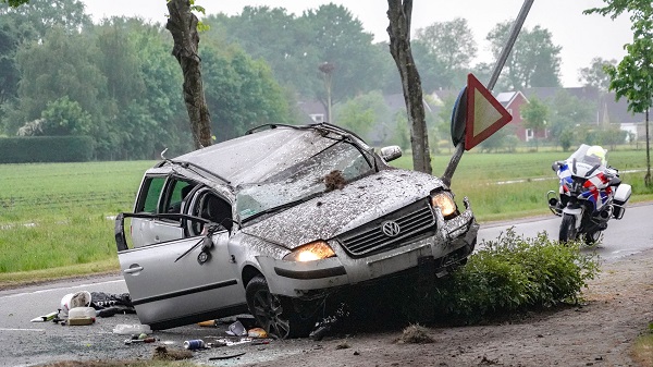 Automobilist aangehouden na forse crash in Spijkerboor