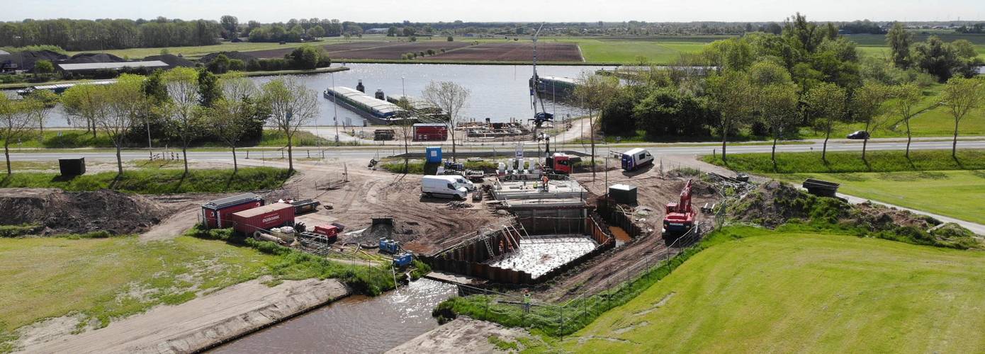 Kloppend hart van nieuw visvriendelijk gemaal geplaatst in Wanneperveen