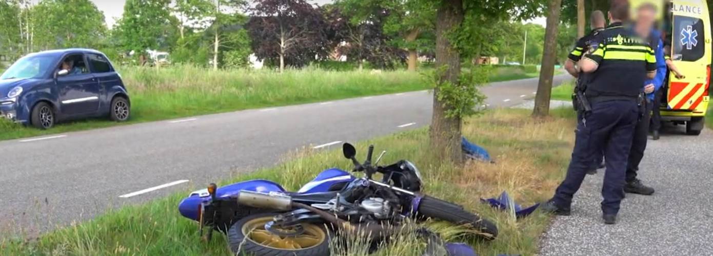 Traumahelikopter opgeroepen voor ongeval tussen brommer en wielrenner (video)