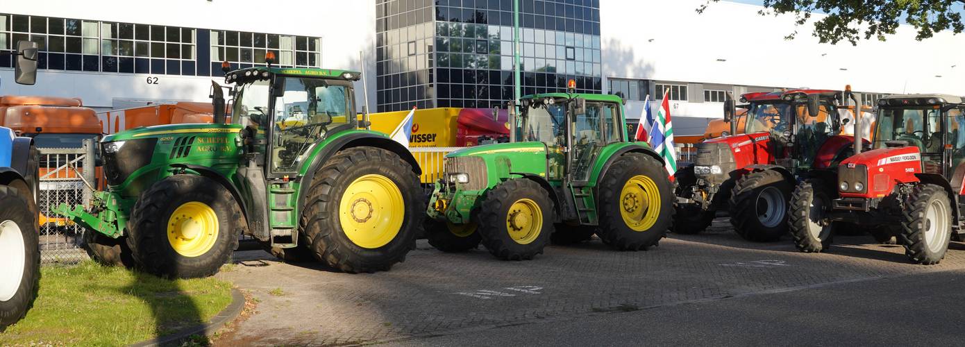 Distributiecentrum Coop in Gieten geblokkeerd door boeren (video)