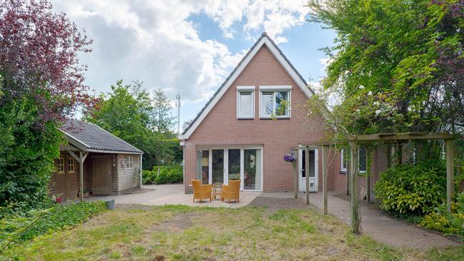 Te koop in Drenthe: vrijstaande woning met ruime bedrijfsruimte