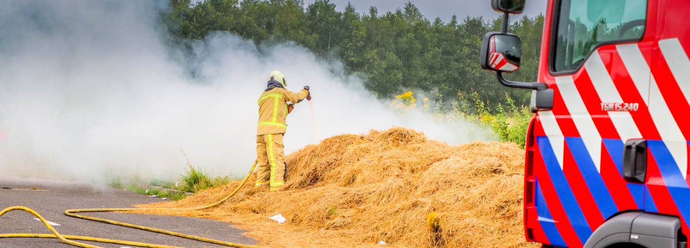 Brandweer rukt uit voor brandende bult met hooi