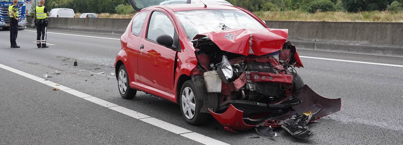 Vrouw (58) ernstig gewond bij ongeval op A28 (video)