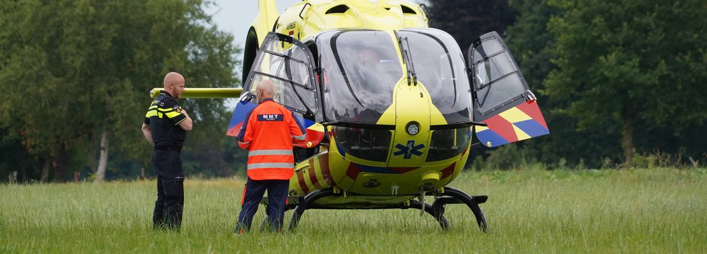 Traumahelikopter landt in Midlaren voor assistentie ambulancedienst (Video)
