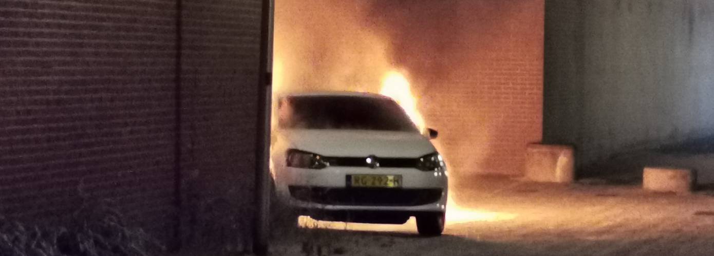 Twee auto's beschadigd na verdachte autobrand Hoogeveen (Video)