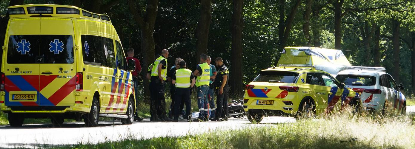 Motorrijder (56) overleden na ernstig ongeval in Hooghalen (video)