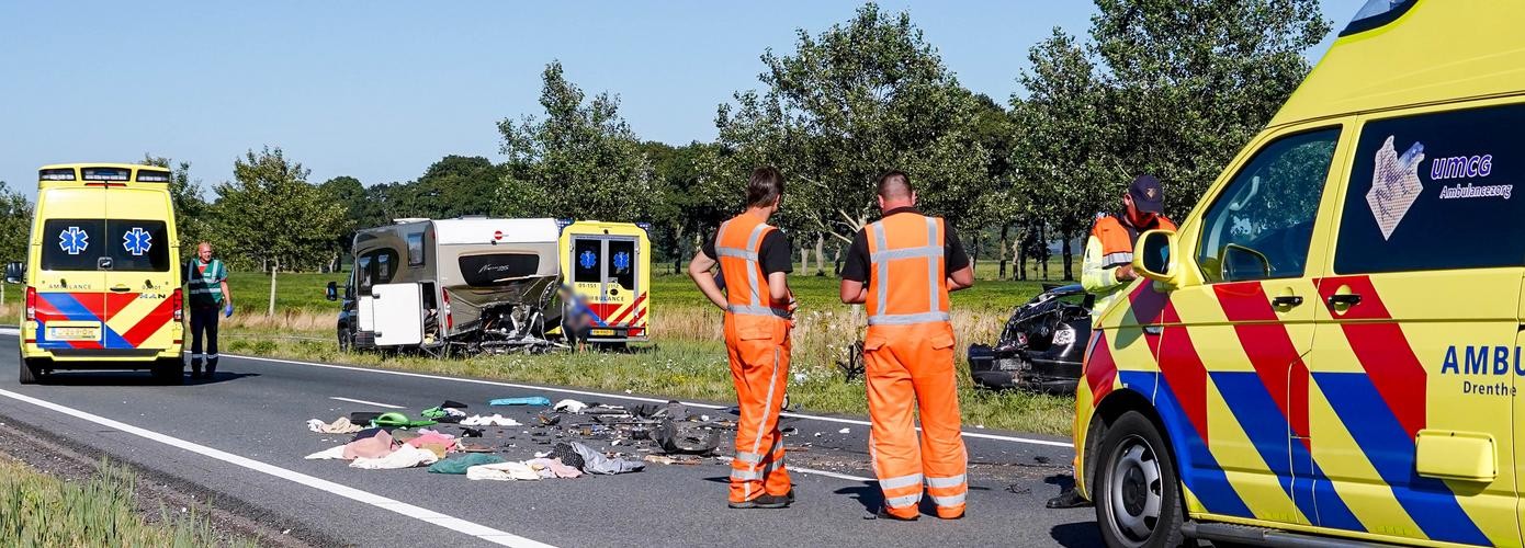 Traumahelikopter bij ongeval met meerdere voertuigen op N33 (Video)