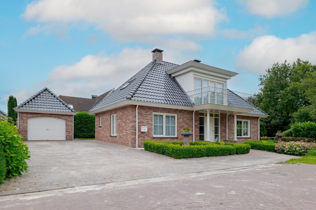 Te koop in Drenthe: vrijstaand landhuis op 615 m2 grond