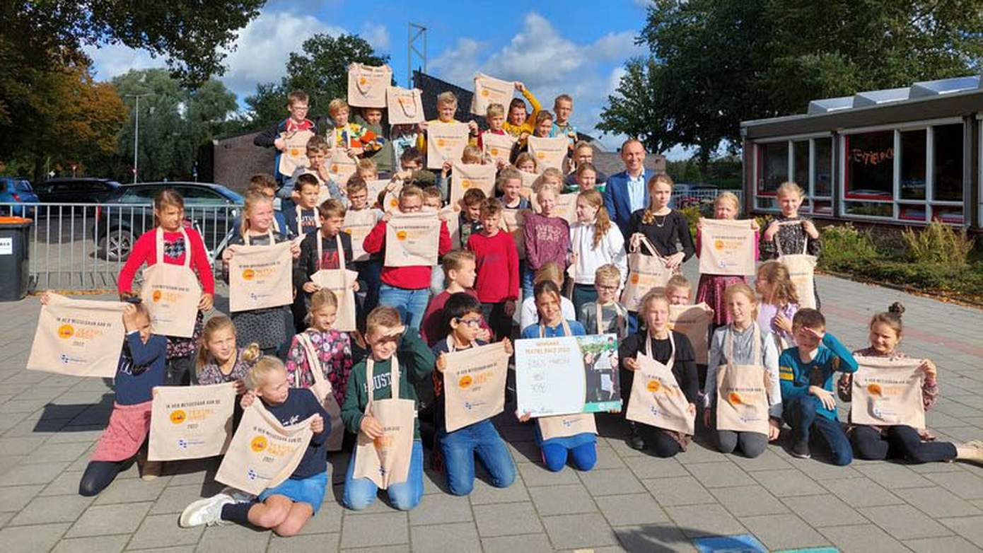 Basisschool De Eben Haëzer uit Hollandscheveld winnaar Textiel Race Hoogeveen