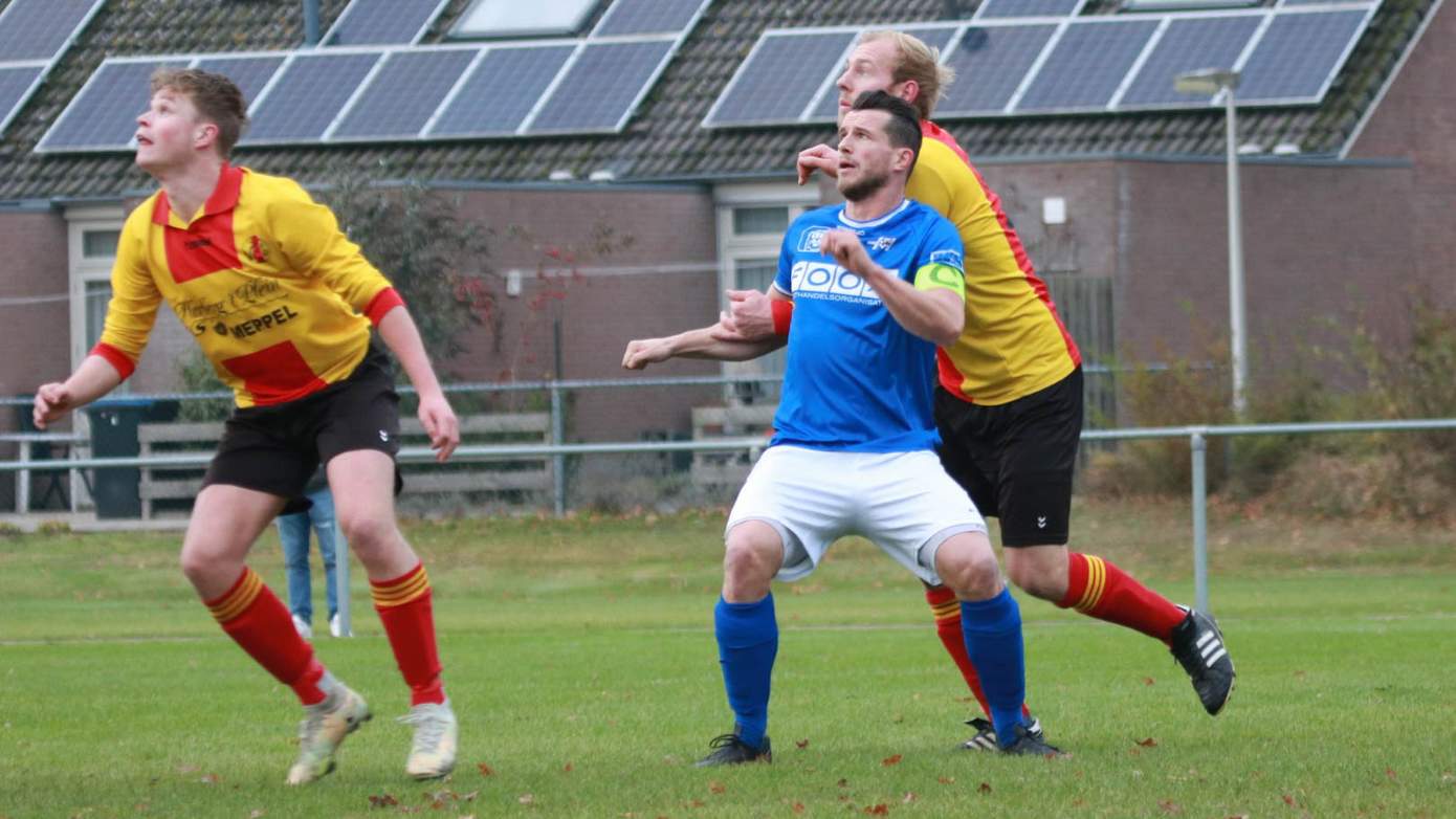 Hoogeveen zaterdag wint uitwedstrijd, zondagteam wint na 0-2 achterstand (video)