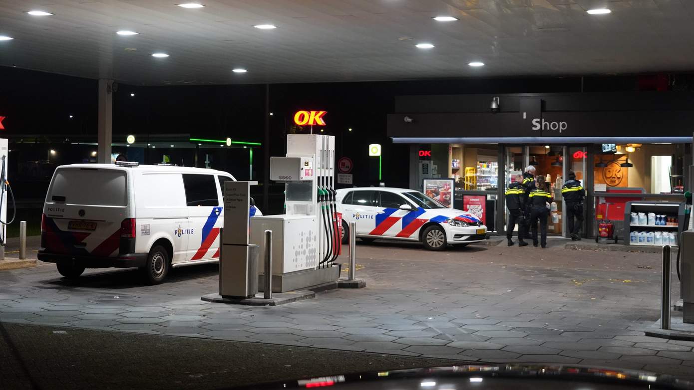 Veel politie naar tankstation A28 vanwege conflict tussen twee personen