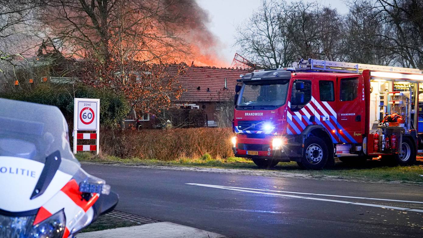 Grote uitslaande brand in woonboerderij Gasselternijveenschemond