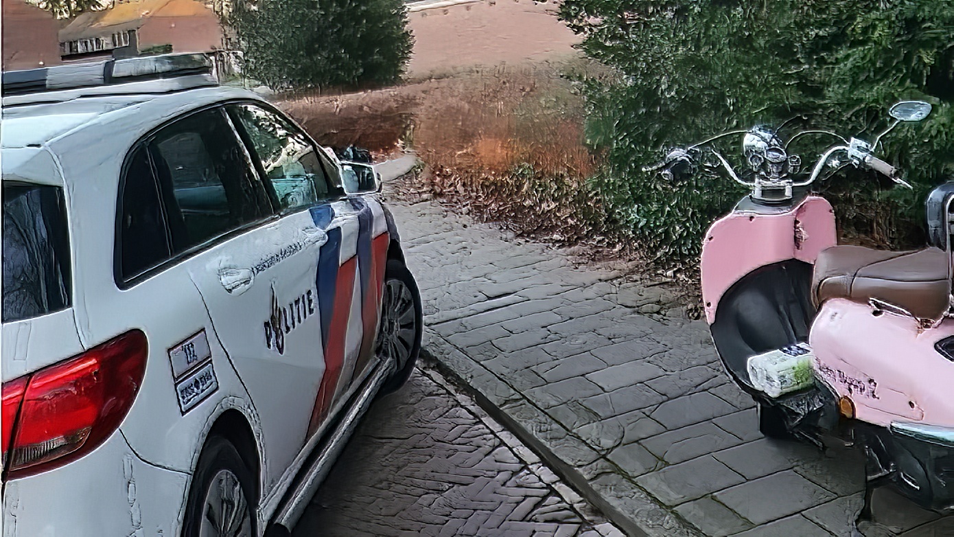 Snorfietser rijdt zonder helm en slaat op de vlucht voor politie